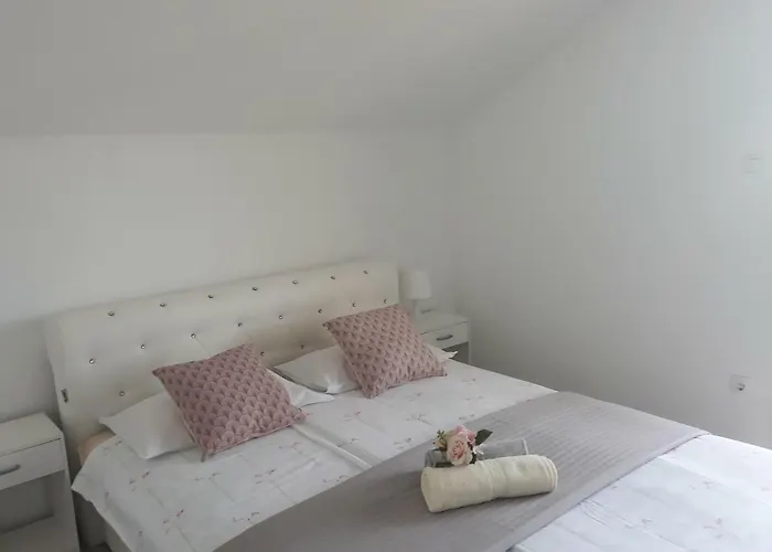 Apartma Solmar * מדולין